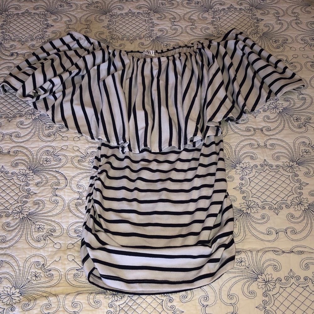 VENUS Striped Off-Shoulder Blouse in Black and White